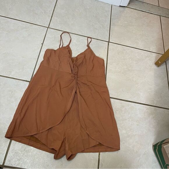 23. Molly green romper size large - Picture 1 of 2